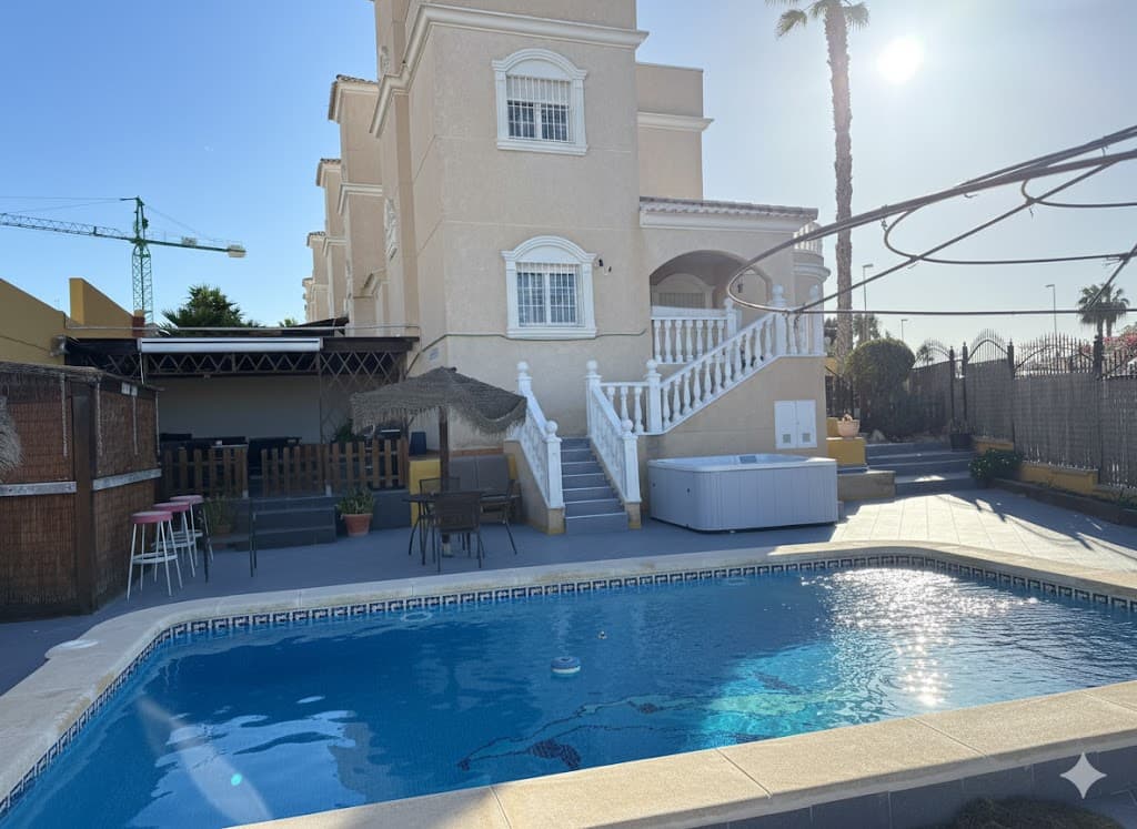 Luxery Detached Villa In Los Altos