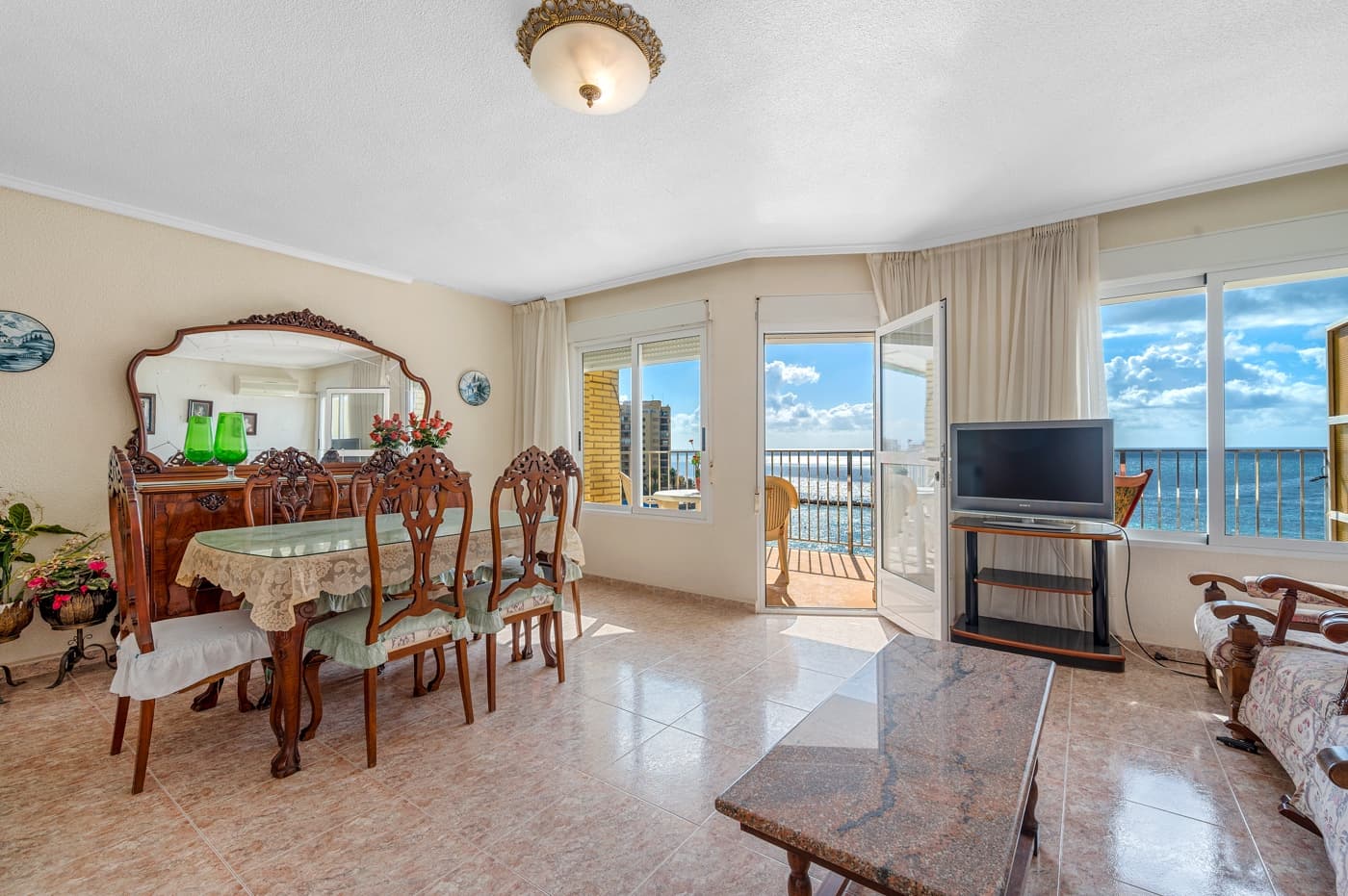 Apartment In Torrevieja - Image 2