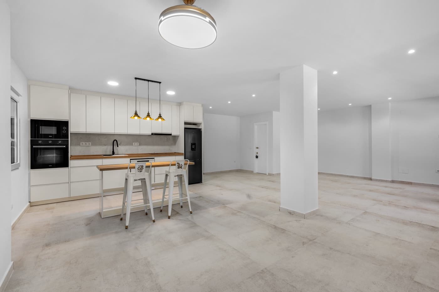 Apartment In Torrevieja - Image 2