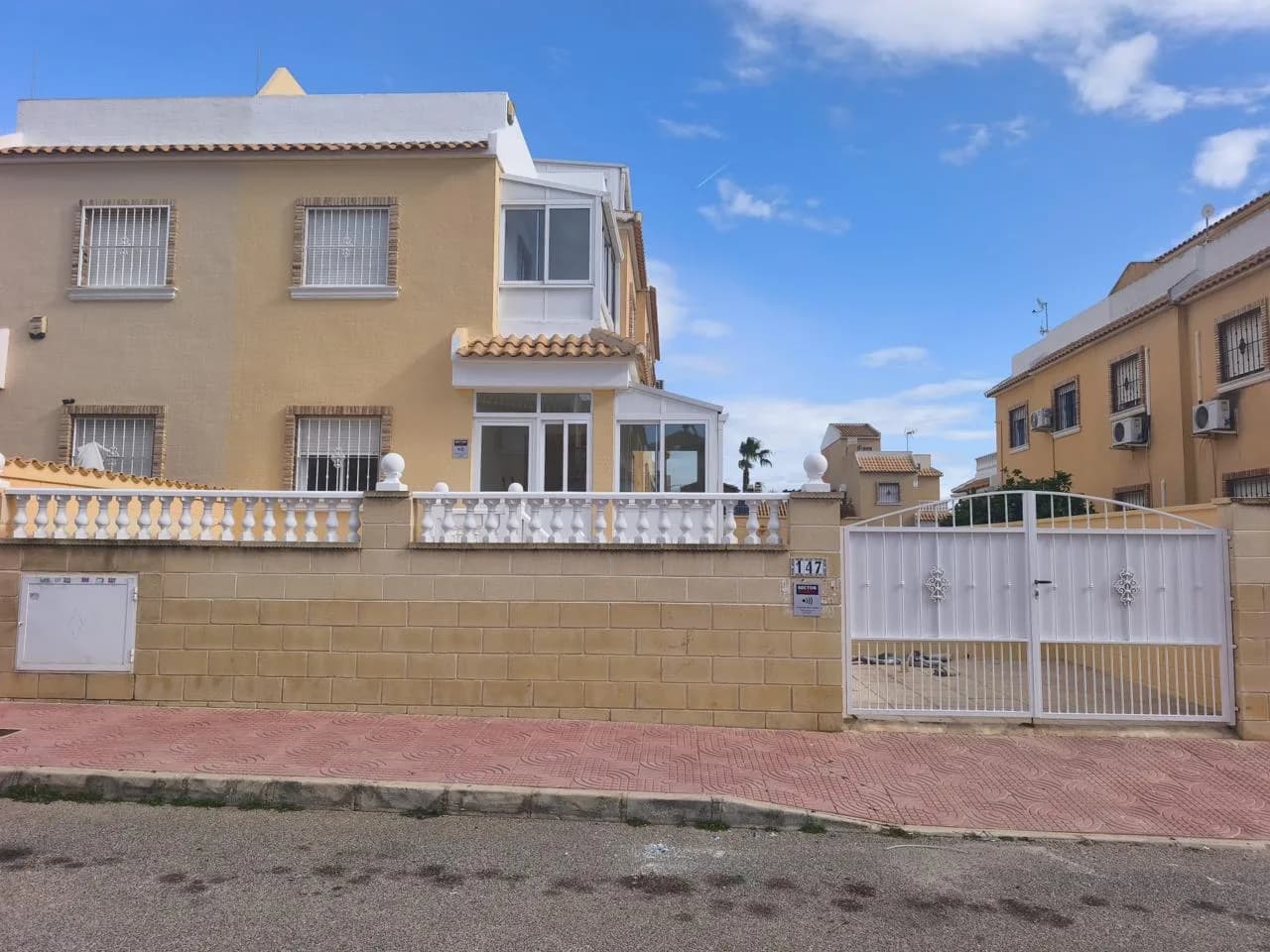 Precioso Bungalow Reformado Con Piscina Privada, Solárium Y Urbanización Con Piscinas En Ciudad Quesada - Image 2