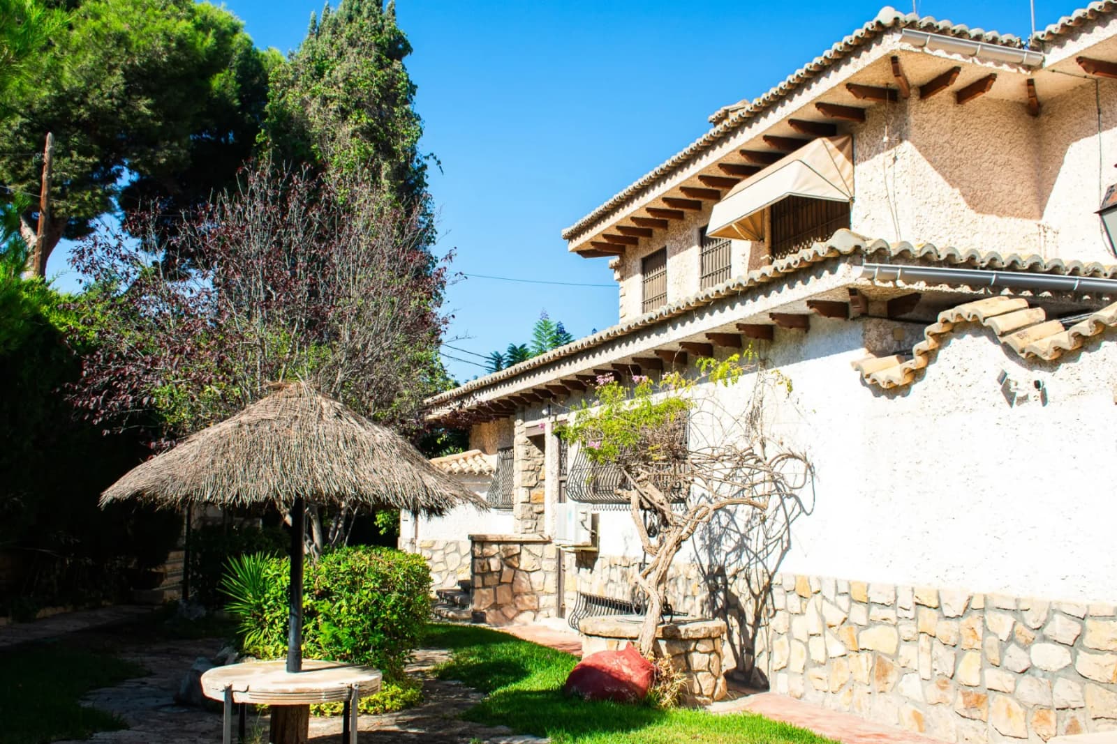 Independent Villa In Alicante - Image 3