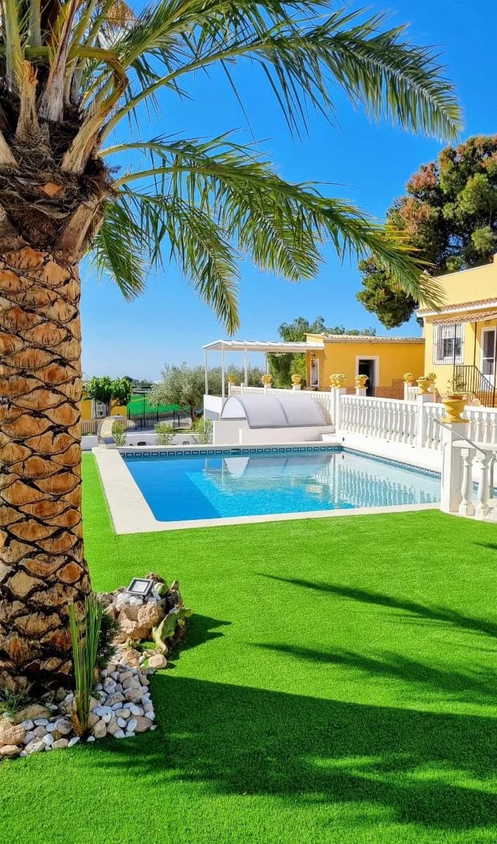 Independent Villa In Alicante - Image 3