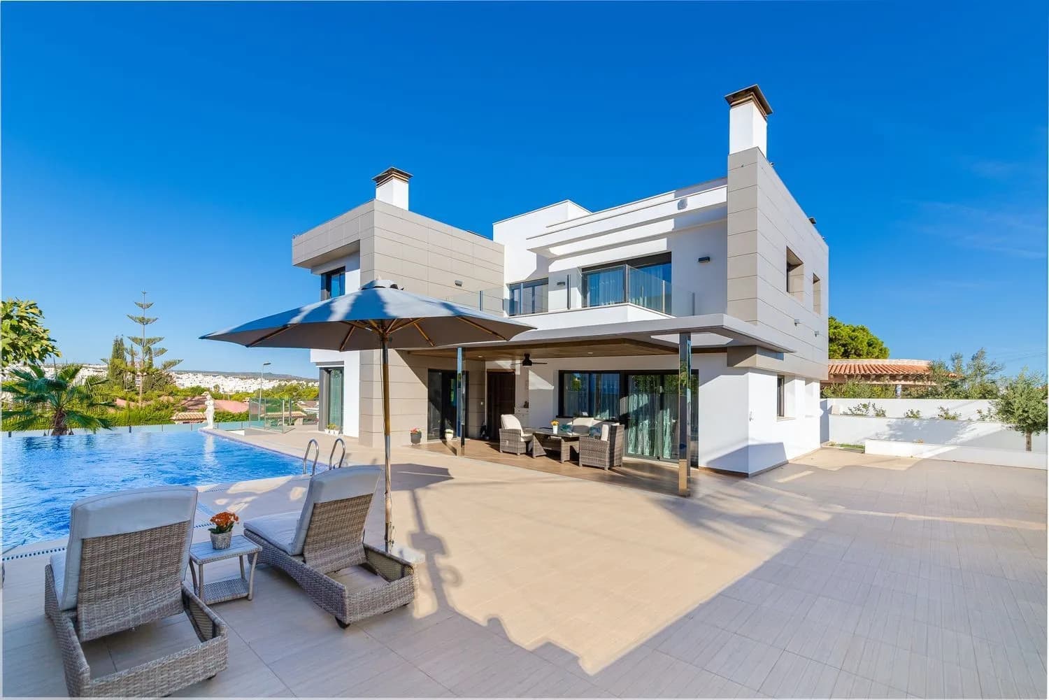 Independent Villa In Torrevieja - Image 2
