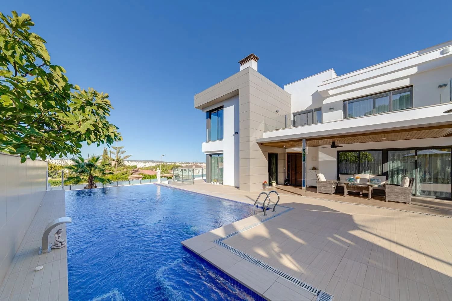Independent Villa In Torrevieja - Image 3