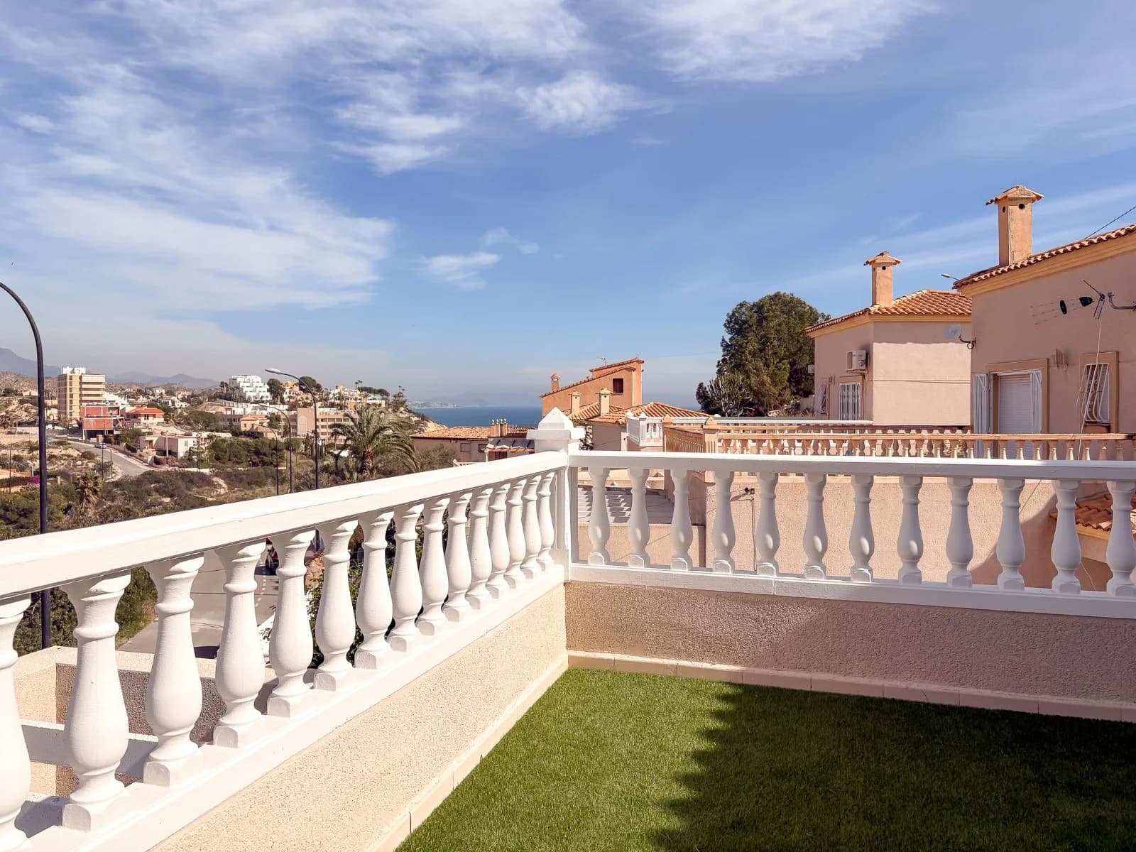 Semi-detached Villa In El Campello - Image 2