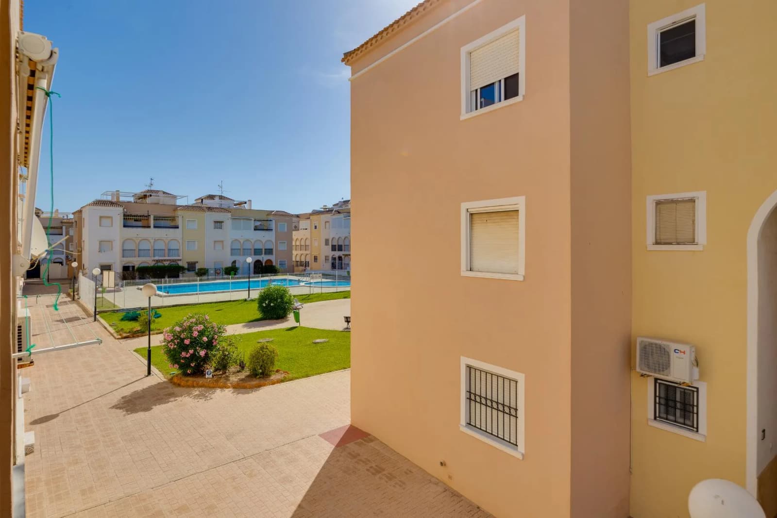Bungalow In Torrevieja - Image 9