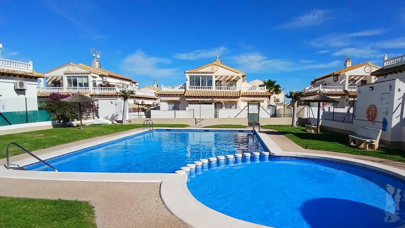 Townhouse met 3 slaapkamers te koop in Orihuela costa, Alicante - Image 2