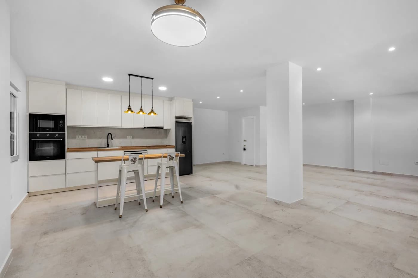 3 Bedroom Apartment for Sale in Torrevieja, Alicante - Image 2