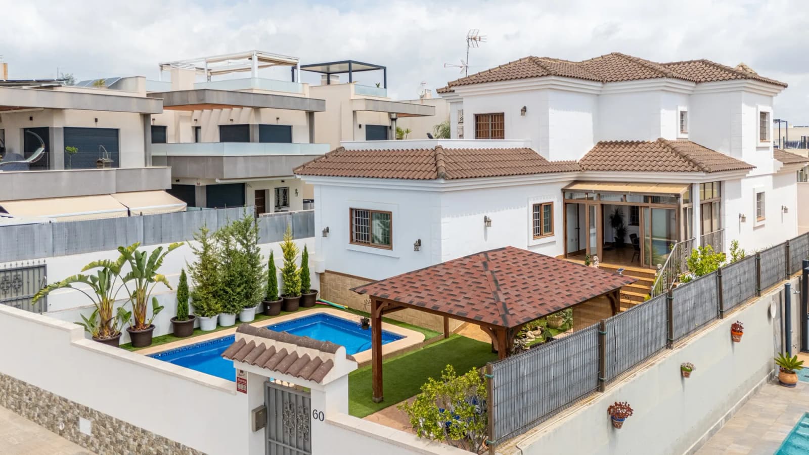 Detached Villa In Los Montesinos