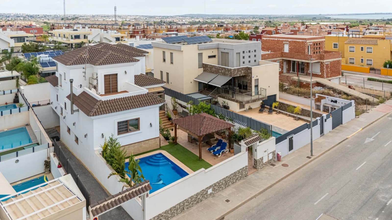 Detached Villa In Los Montesinos - Image 2