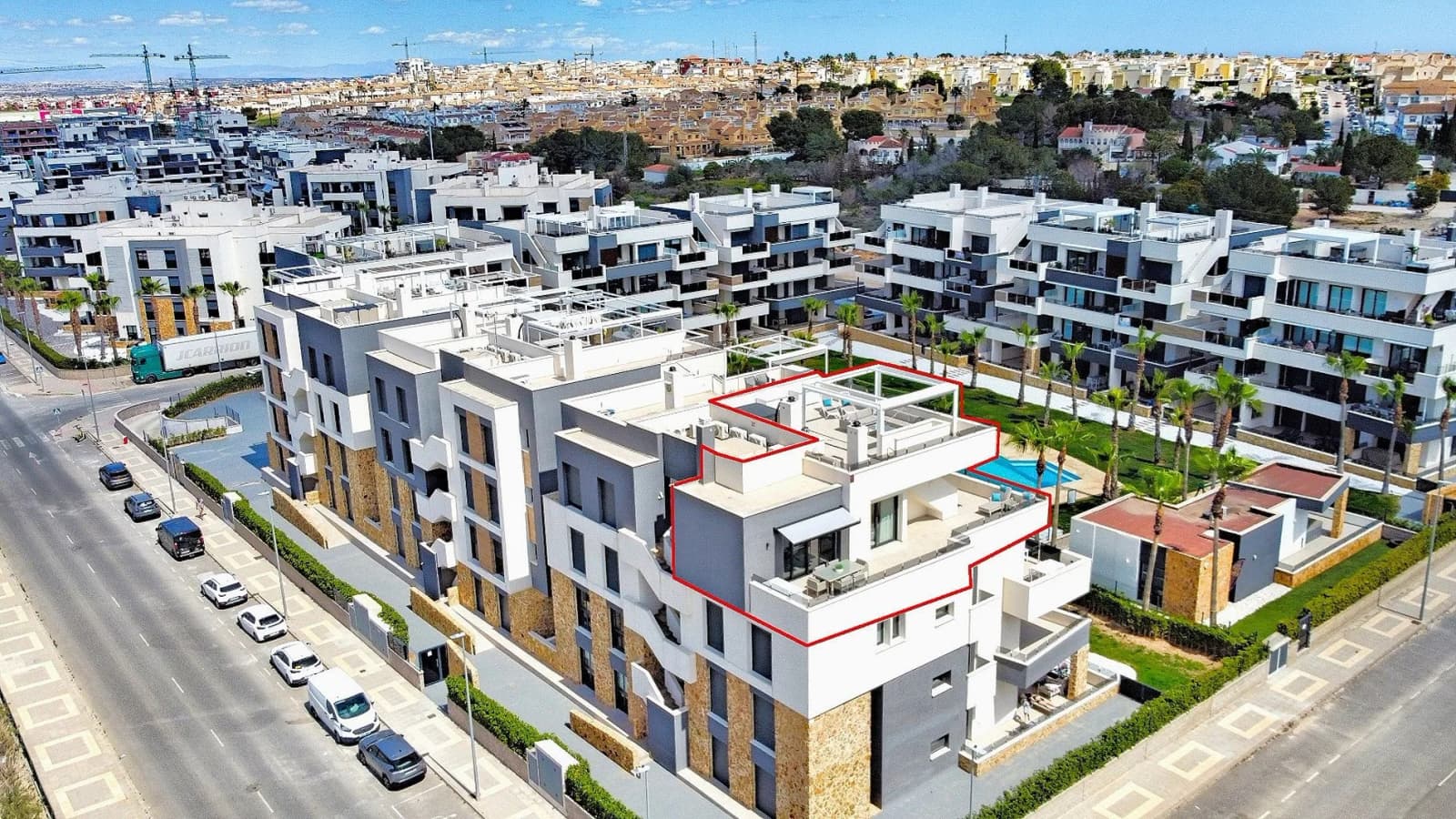 Penthouse In Los Altos - Image 6