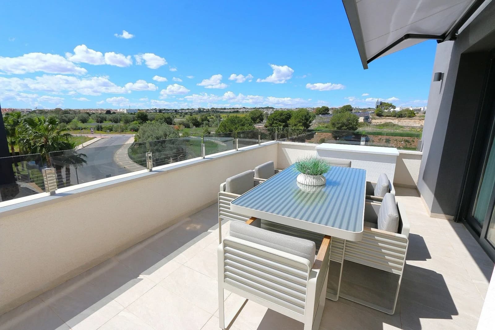 Penthouse In Los Altos - Image 8