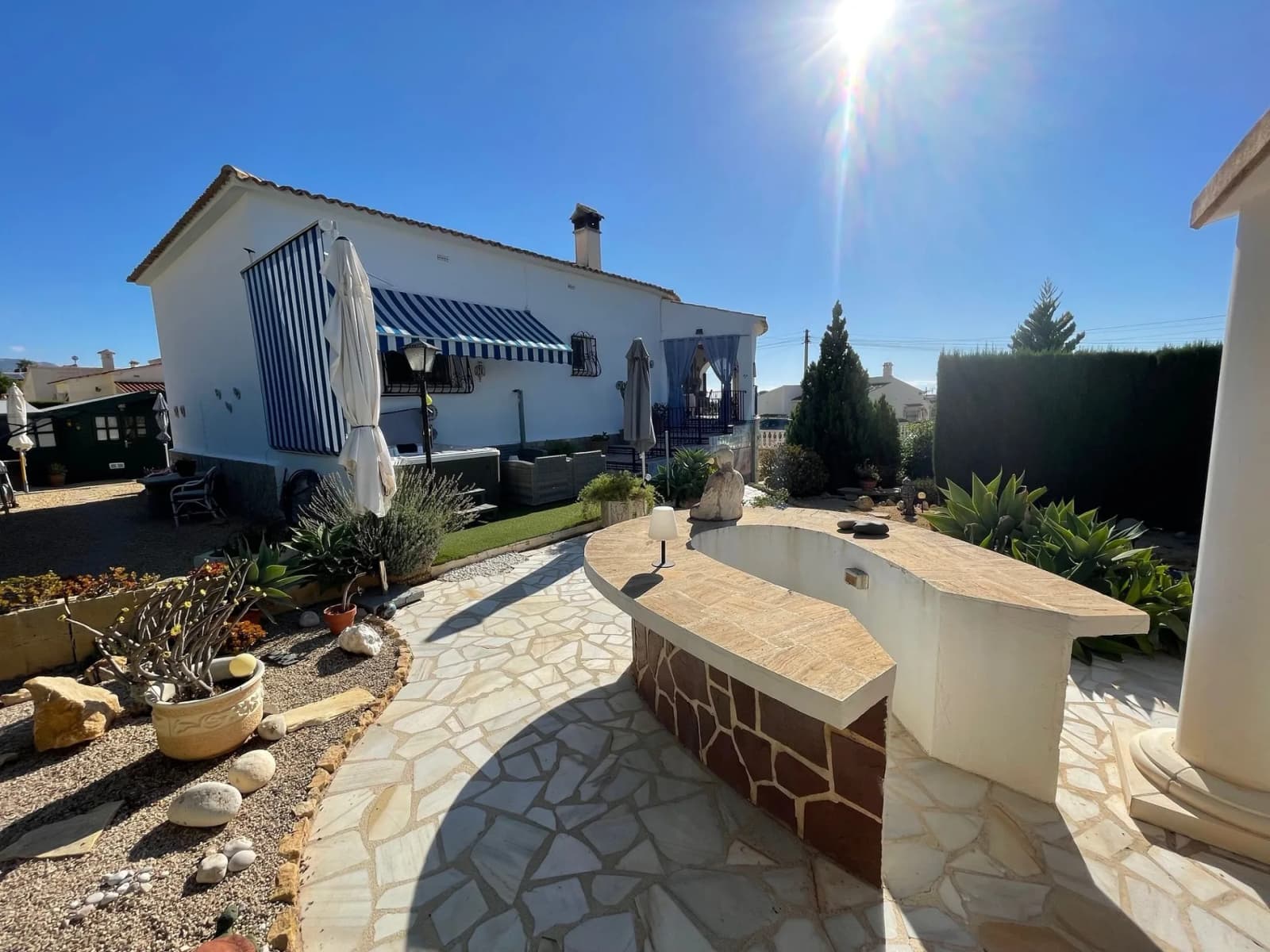 Detached Villa In Alfas Del Pi - Image 9