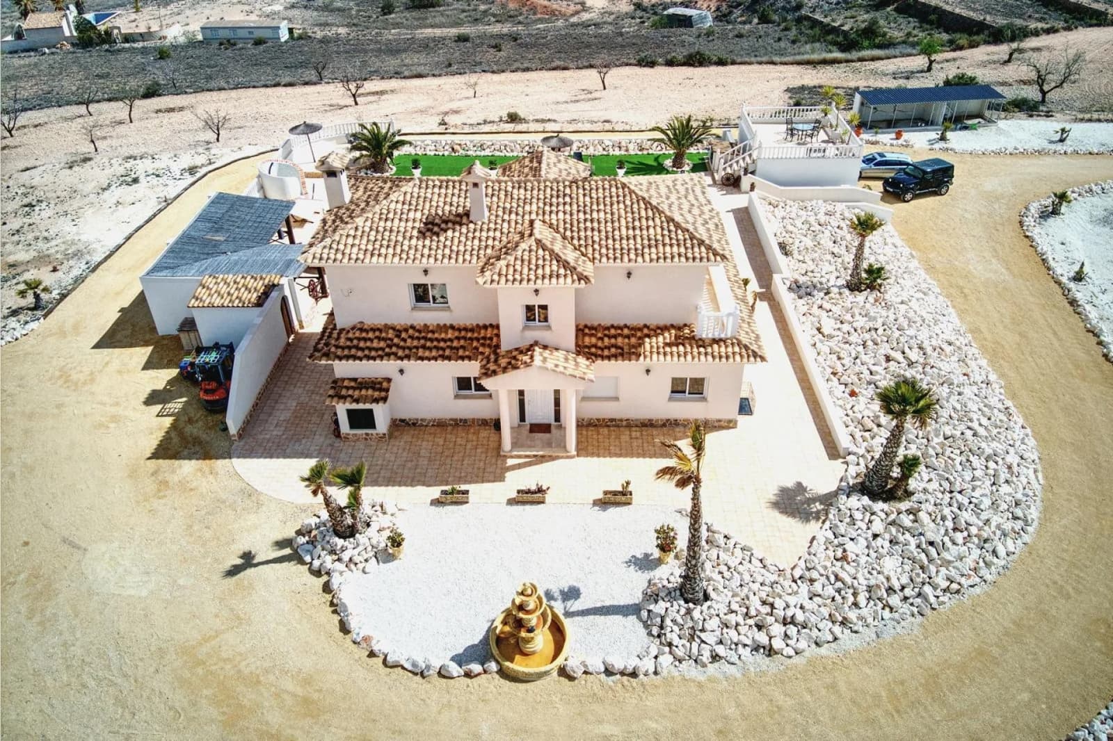 Detached Villa In Pinoso - Image 2