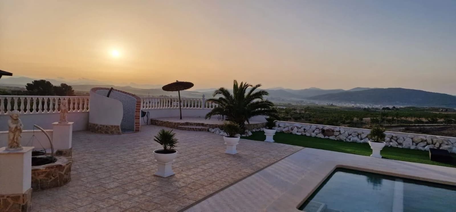 Detached Villa In Pinoso - Image 3