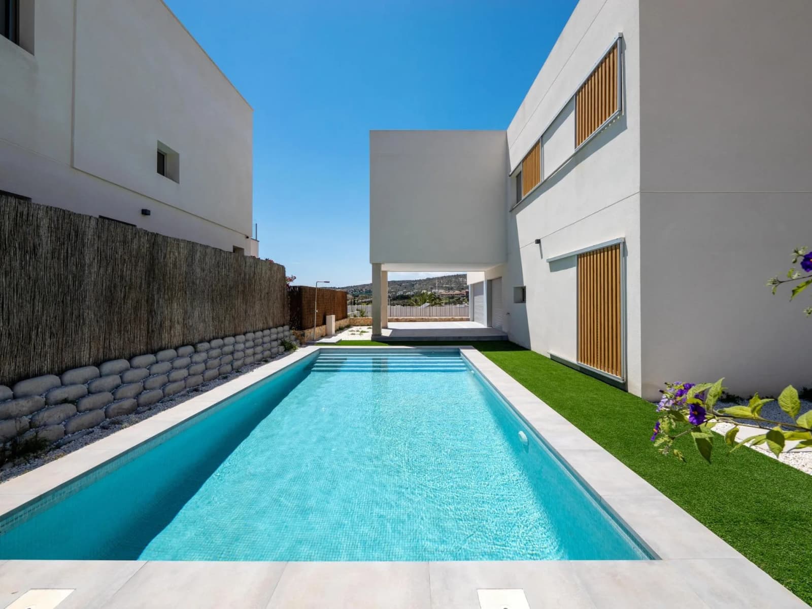 Villa de 4 dormitorios en venta en Algorfa, Alicante - Image 2