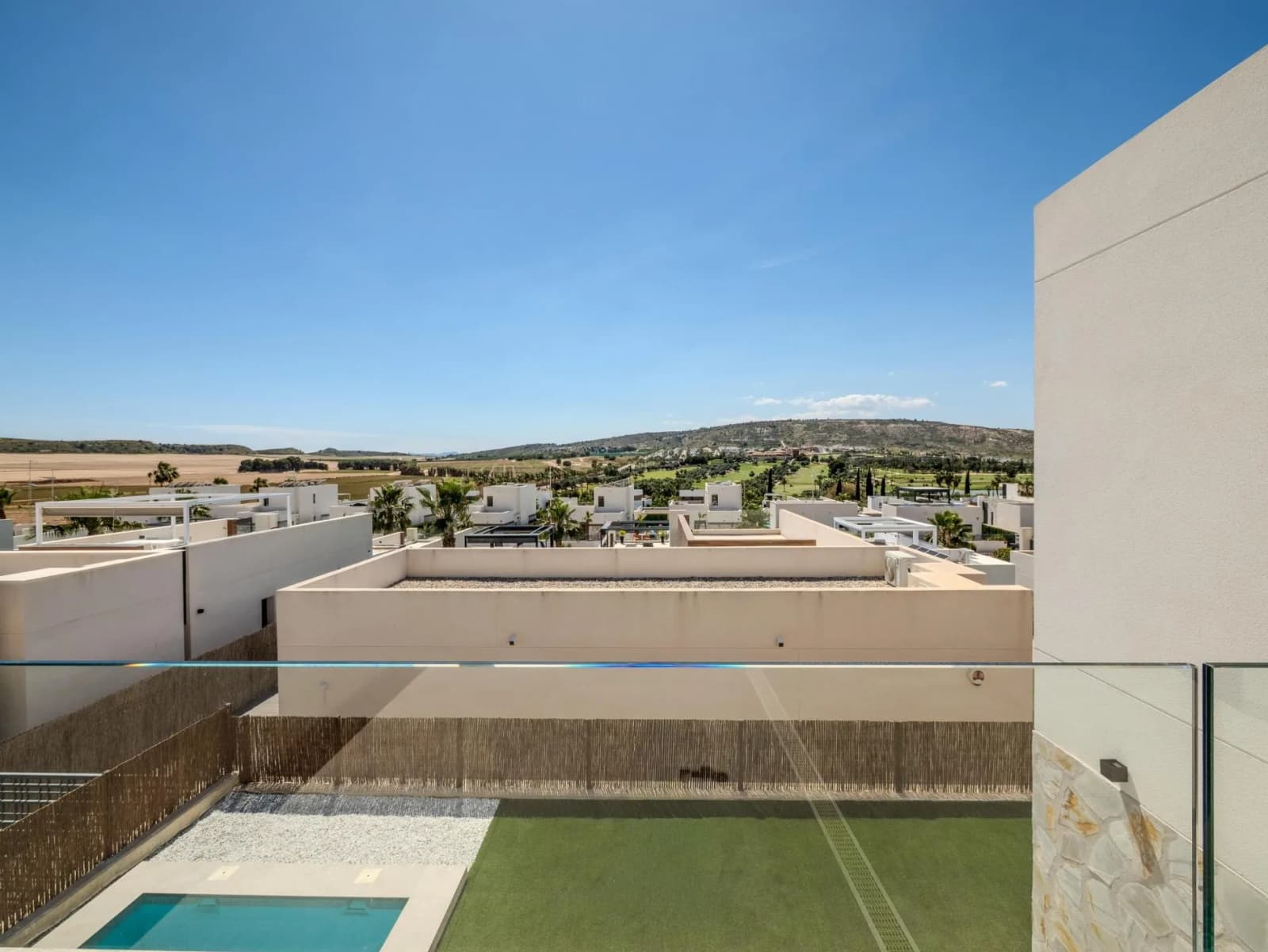 Villa de 3 dormitorios en venta en Algorfa, Alicante - Image 2