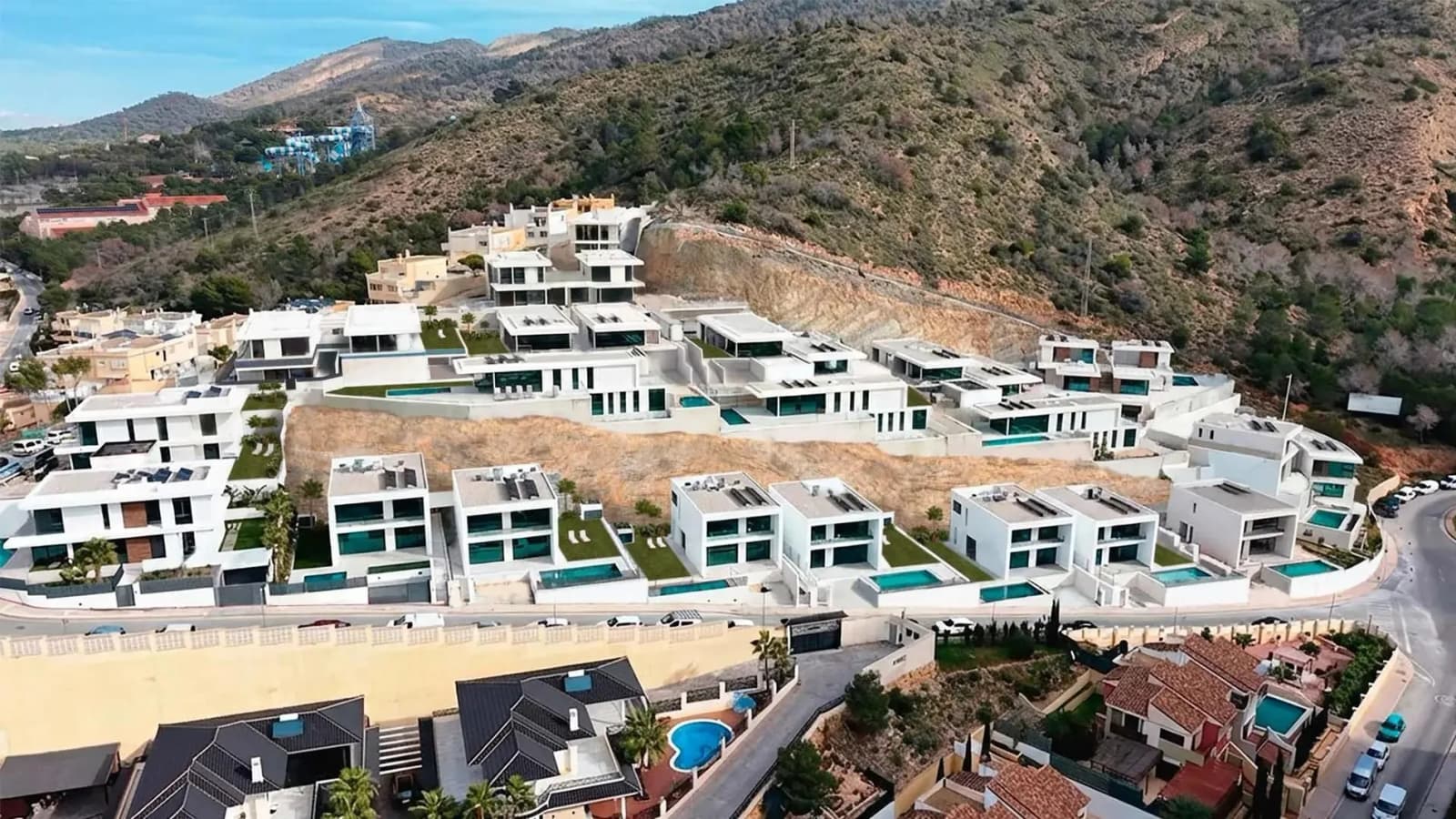 3 Bedroom Villa for Sale in Benidorm, Alicante - Image 2
