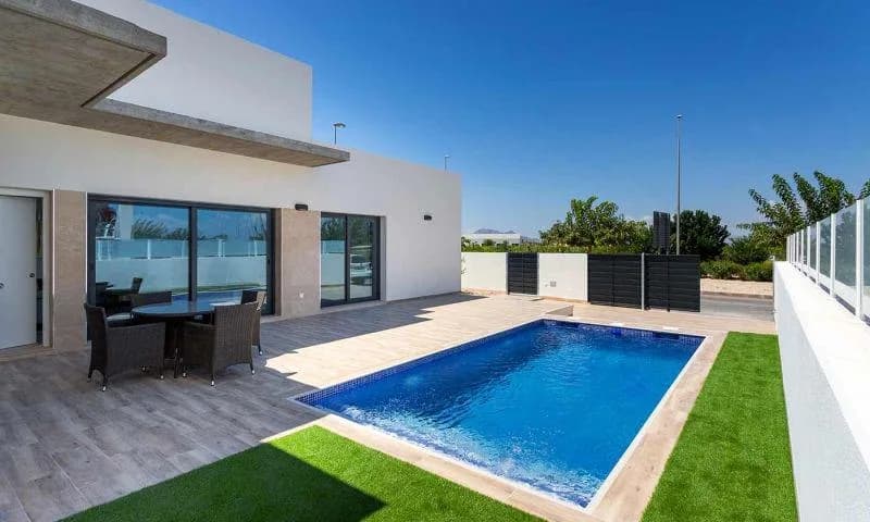Villa de 3 dormitorios en venta en Daya Nueva, Alicante - Image 2