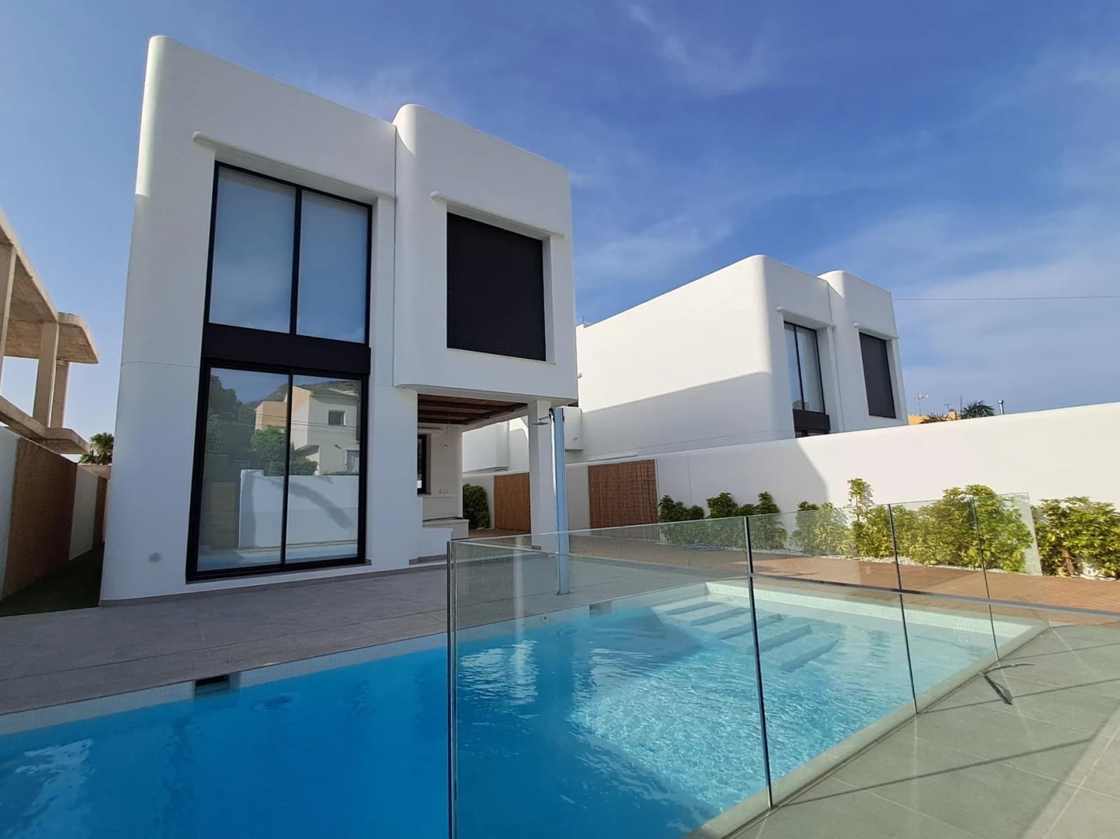 4 Bedroom Villa for Sale in Alfas del Pi, Alicante - Image 2