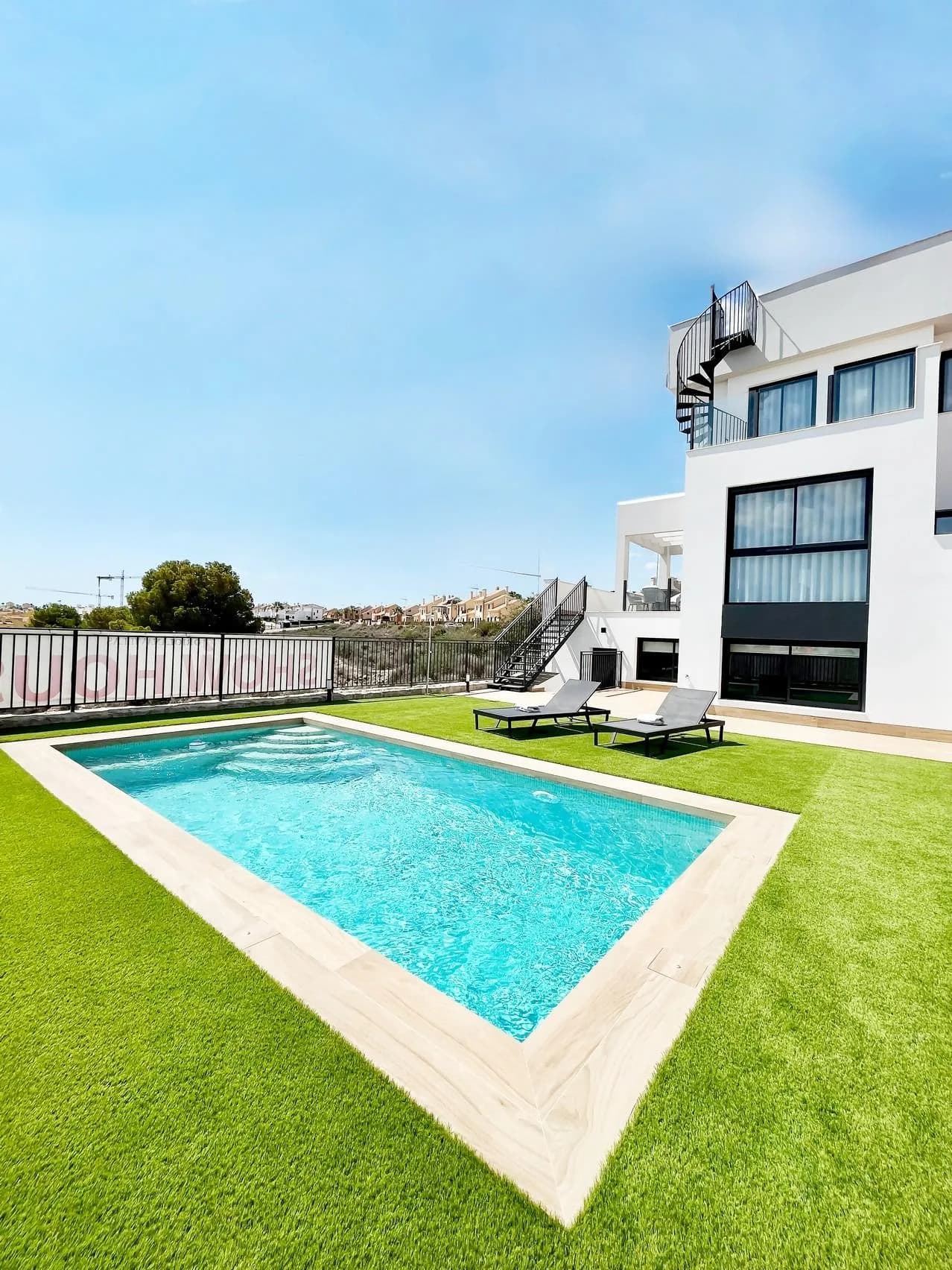 Villa de 3 dormitorios en venta en Algorfa, Alicante - Image 3