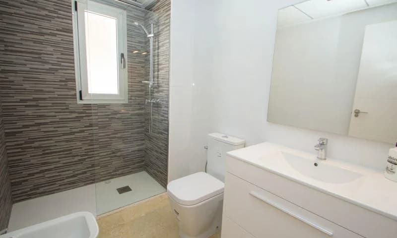 Villa z 2 sypialniami na sprzedaż w Orihuela Costa, Alicante - Image 7