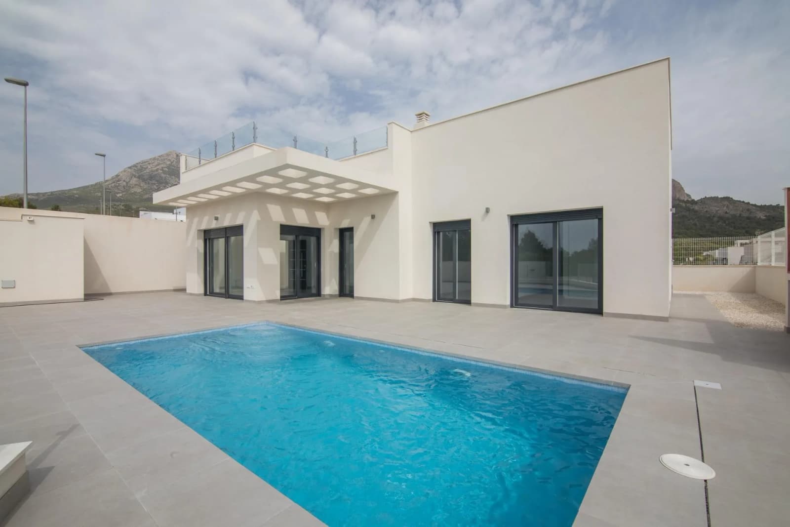 Villa de 3 dormitorios en venta en Polop, Alicante - Image 2