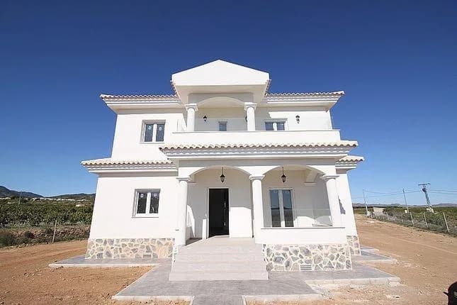 4 Bedroom Villa for Sale in Pinoso, Alicante