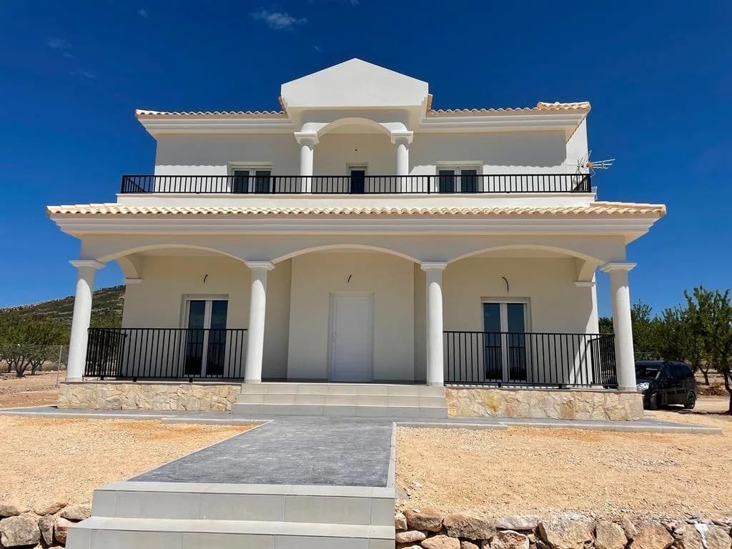 Villa met 4 slaapkamers te koop in Pinoso, Alicante