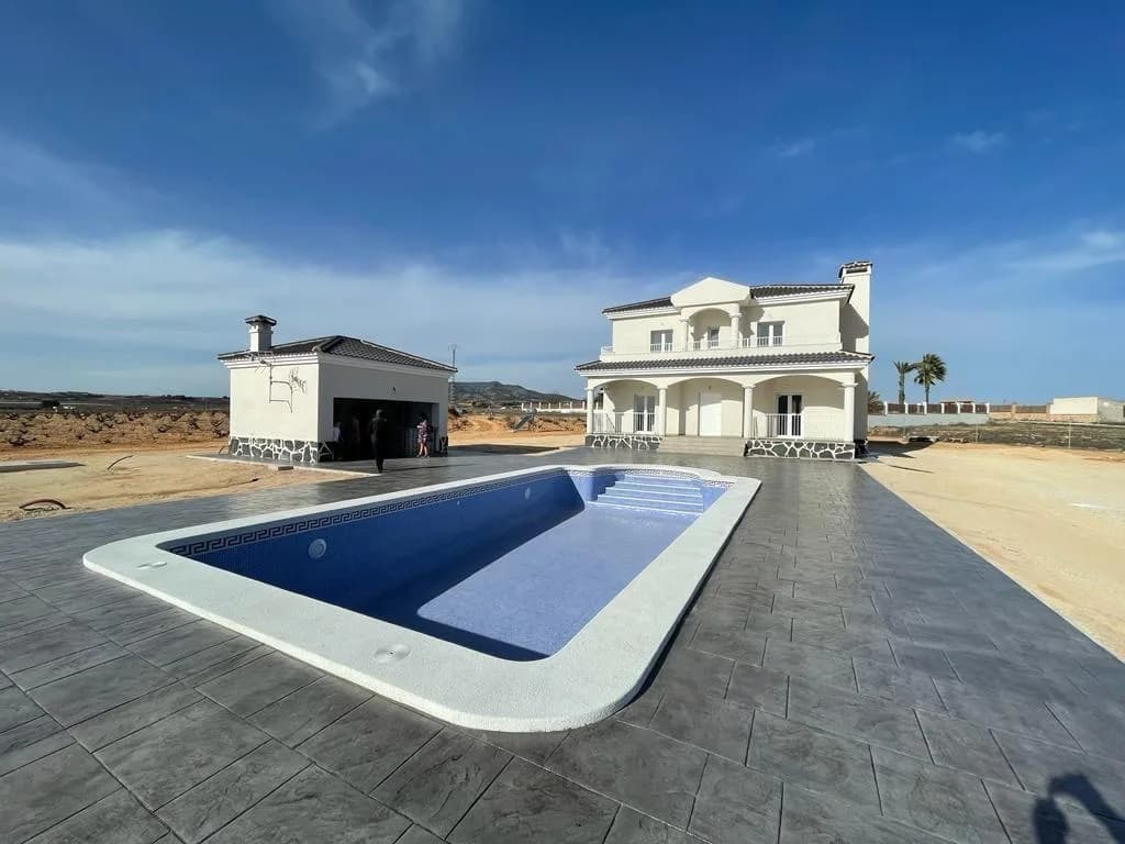 Villa met 4 slaapkamers te koop in Pinoso, Alicante - Image 3