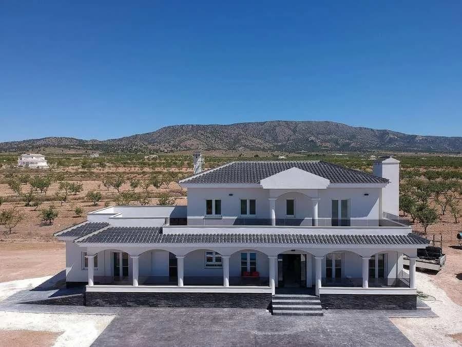 Villa met 4 slaapkamers te koop in Pinoso, Alicante