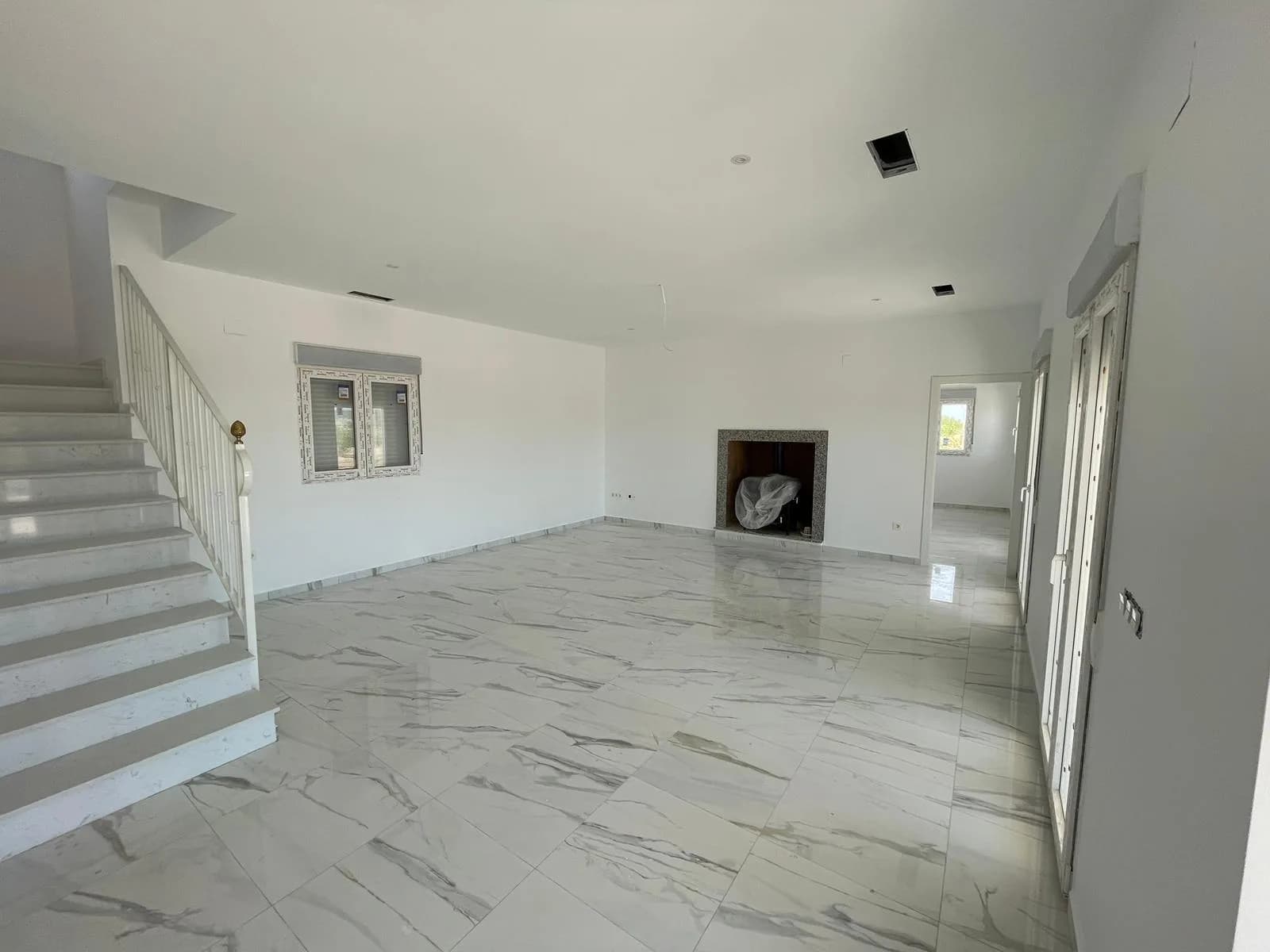Villa de 6 dormitorios en venta en Pinoso, Alicante - Image 3