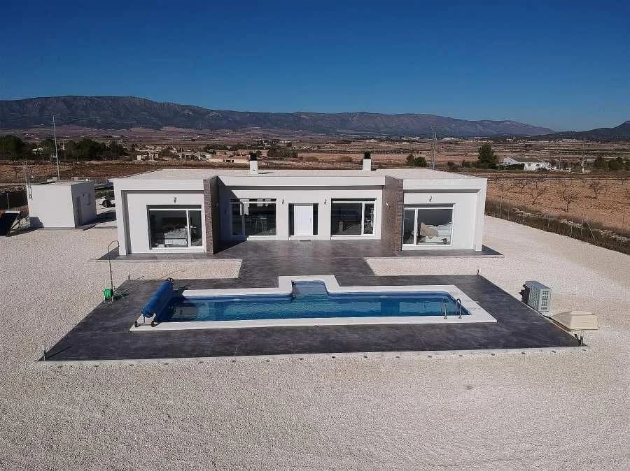 Villa de 3 dormitorios en venta en Pinoso, Alicante
