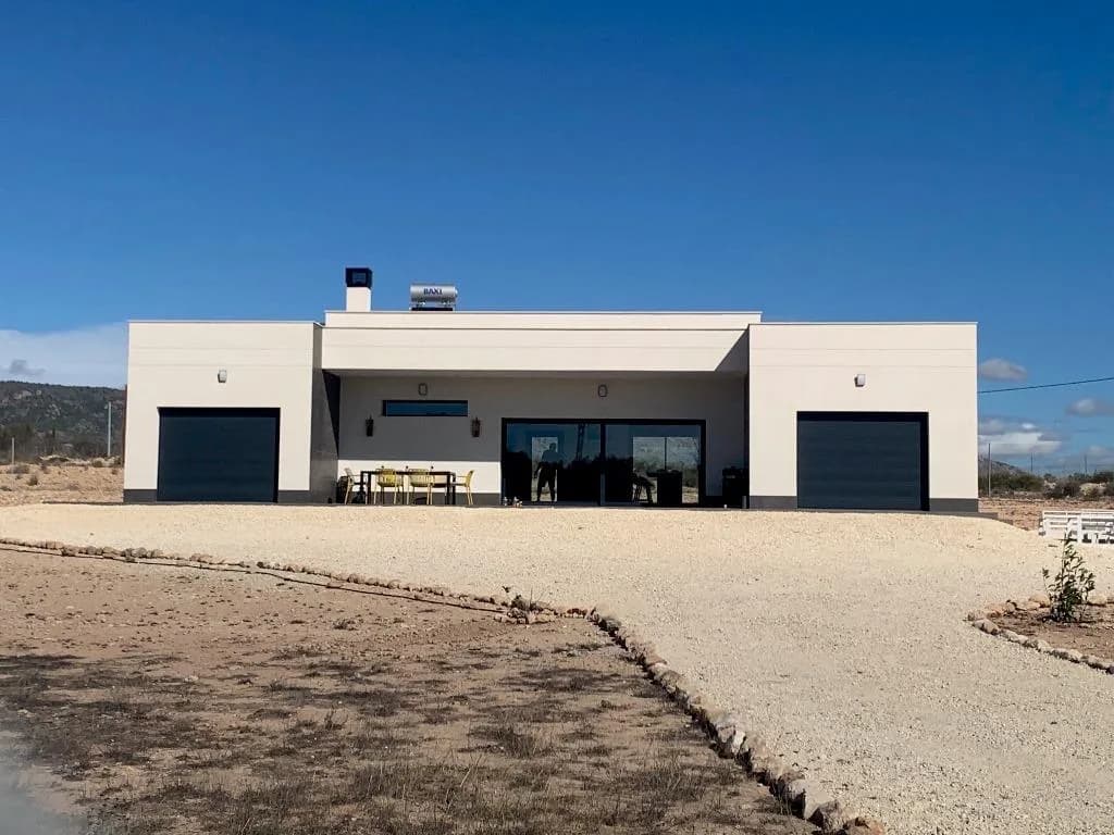 Villa met 4 slaapkamers te koop in Pinoso, Alicante