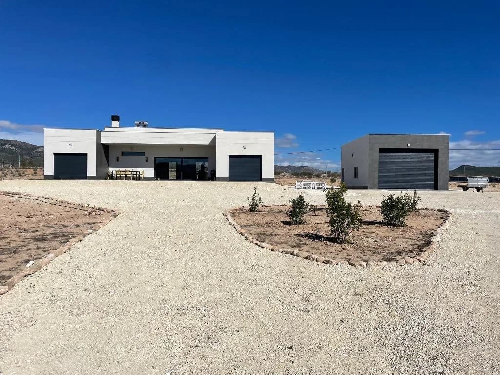 Villa met 4 slaapkamers te koop in Pinoso, Alicante - Image 2