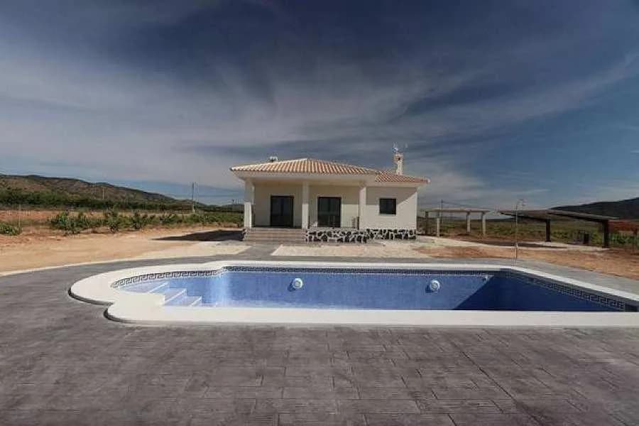 Villa de 3 dormitorios en venta en Pinoso, Alicante - Image 3