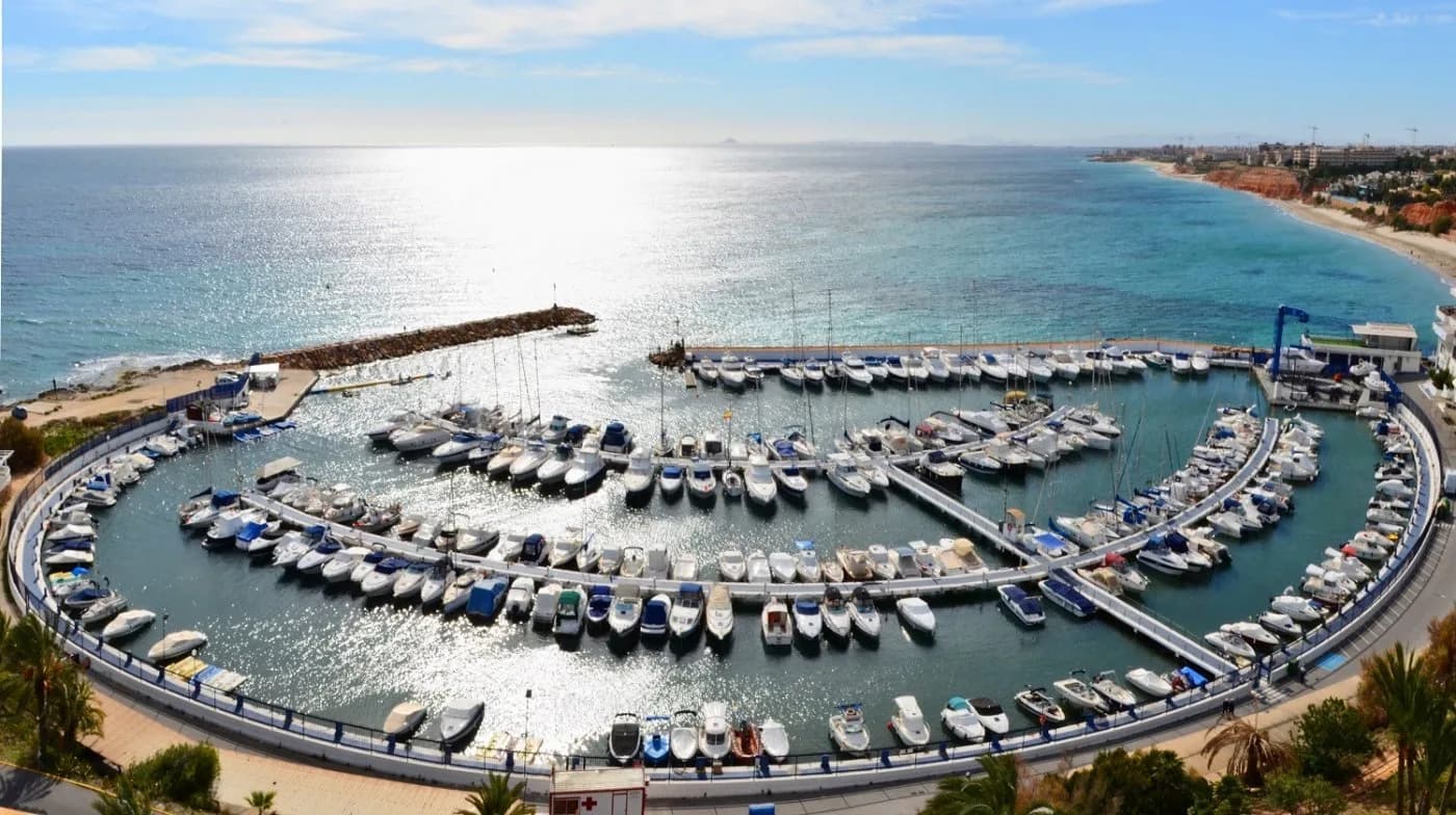 Villa met 4 slaapkamers te koop in Orihuela Costa, Alicante - Image 9