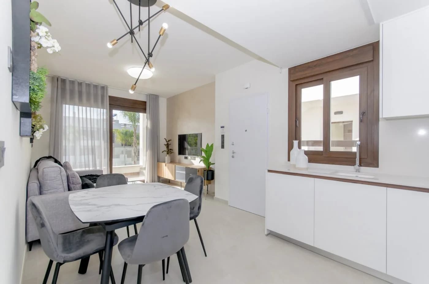Bungalow met 2 slaapkamers te koop in Torrevieja, Alicante - Image 9