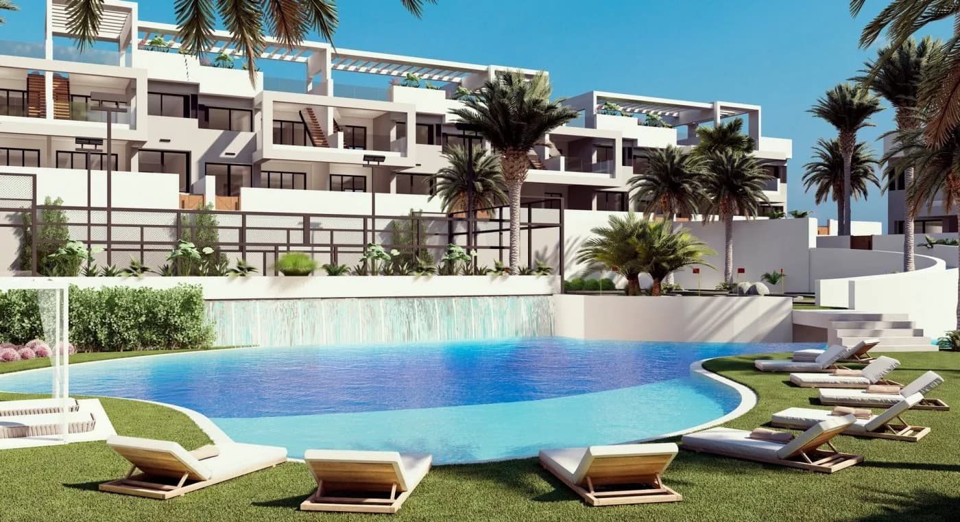 Bungalow de 2 dormitorios en venta en Torrevieja, Alicante