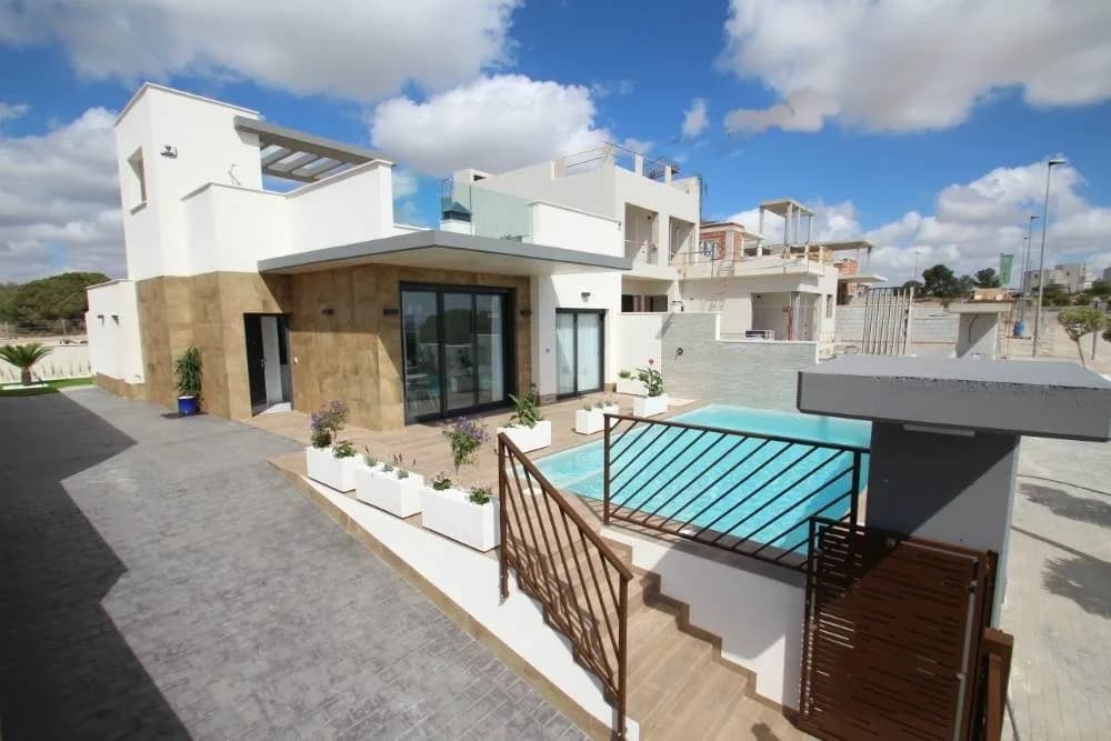 Villa de 3 dormitorios en venta en San Miguel de Salinas, Alicante - Image 2