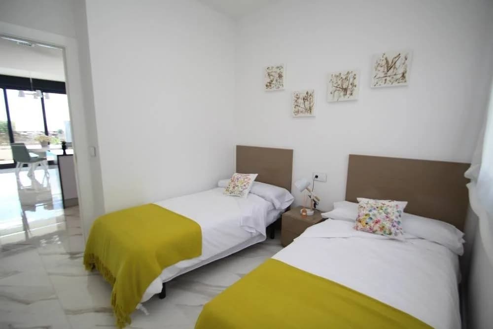 Villa de 3 dormitorios en venta en San Miguel de Salinas, Alicante - Image 8