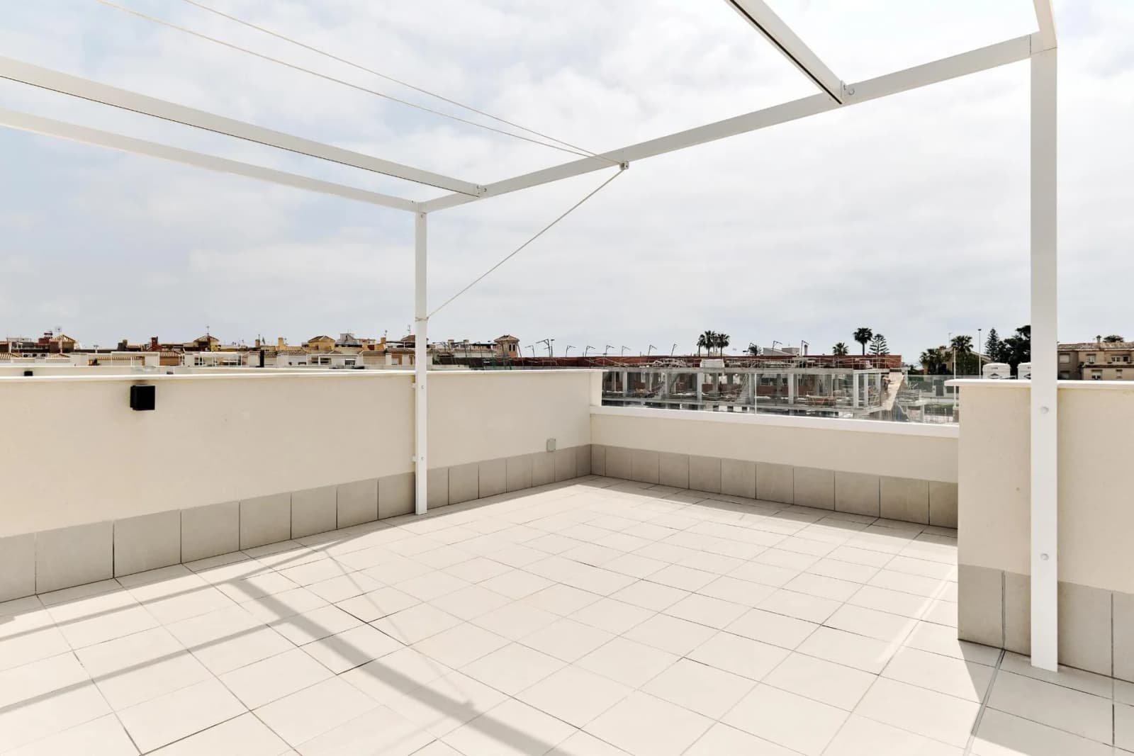 Bungalow de 2 dormitorios en venta en Torrevieja, Alicante - Image 4