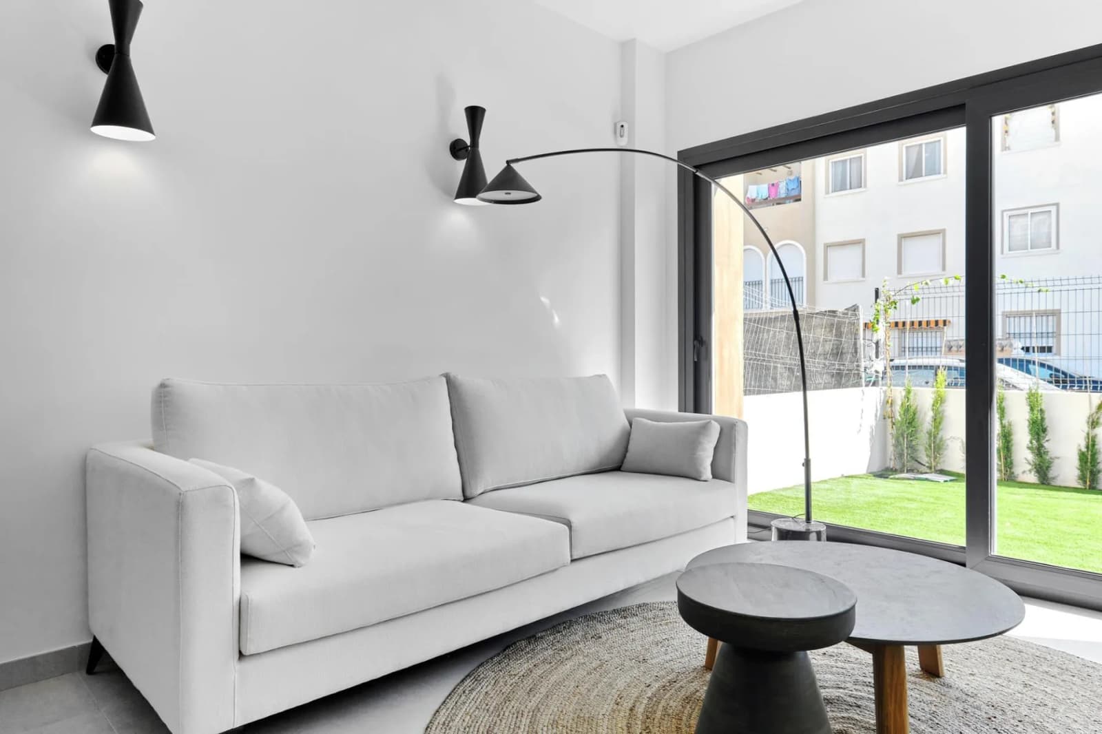 Bungalow de 2 dormitorios en venta en Torrevieja, Alicante - Image 9