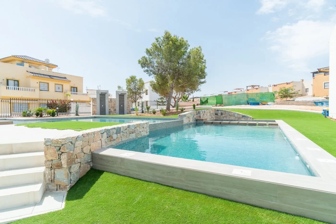 Bungalow de 2 dormitorios en venta en Torrevieja, Alicante - Image 4