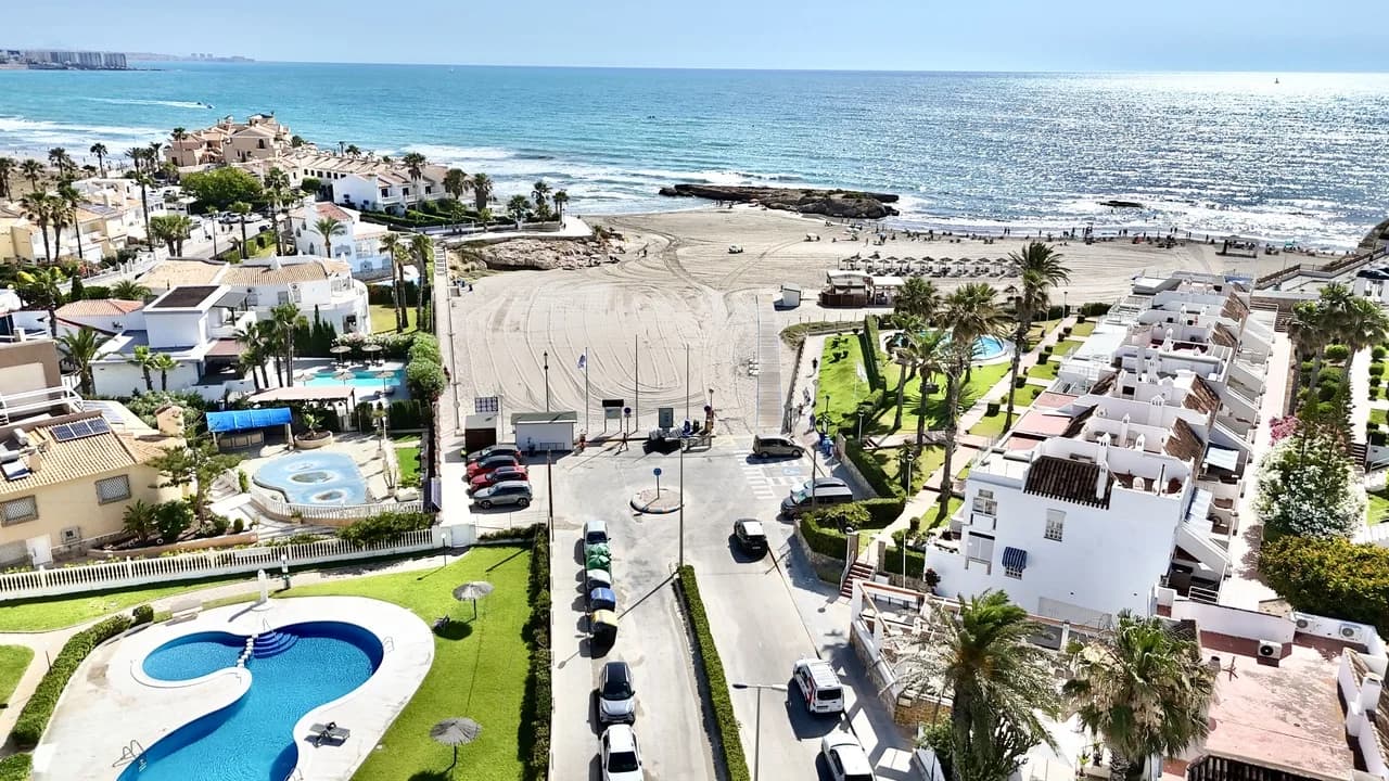 Commercial te koop in Cabo Roig, Alicante - Image 2