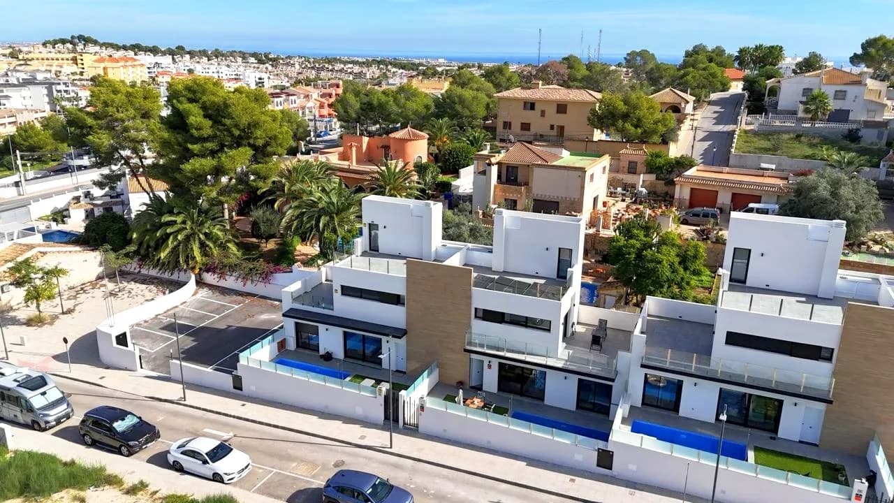 Villa met 2 slaapkamers te koop in Villamartin, Alicante - Image 3