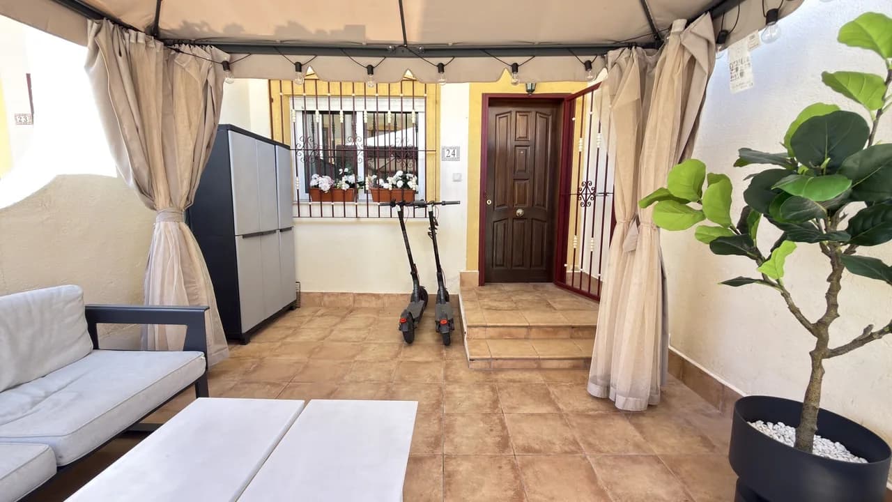 Townhouse de 3 dormitorios en venta en La Zenia, Alicante - Image 6