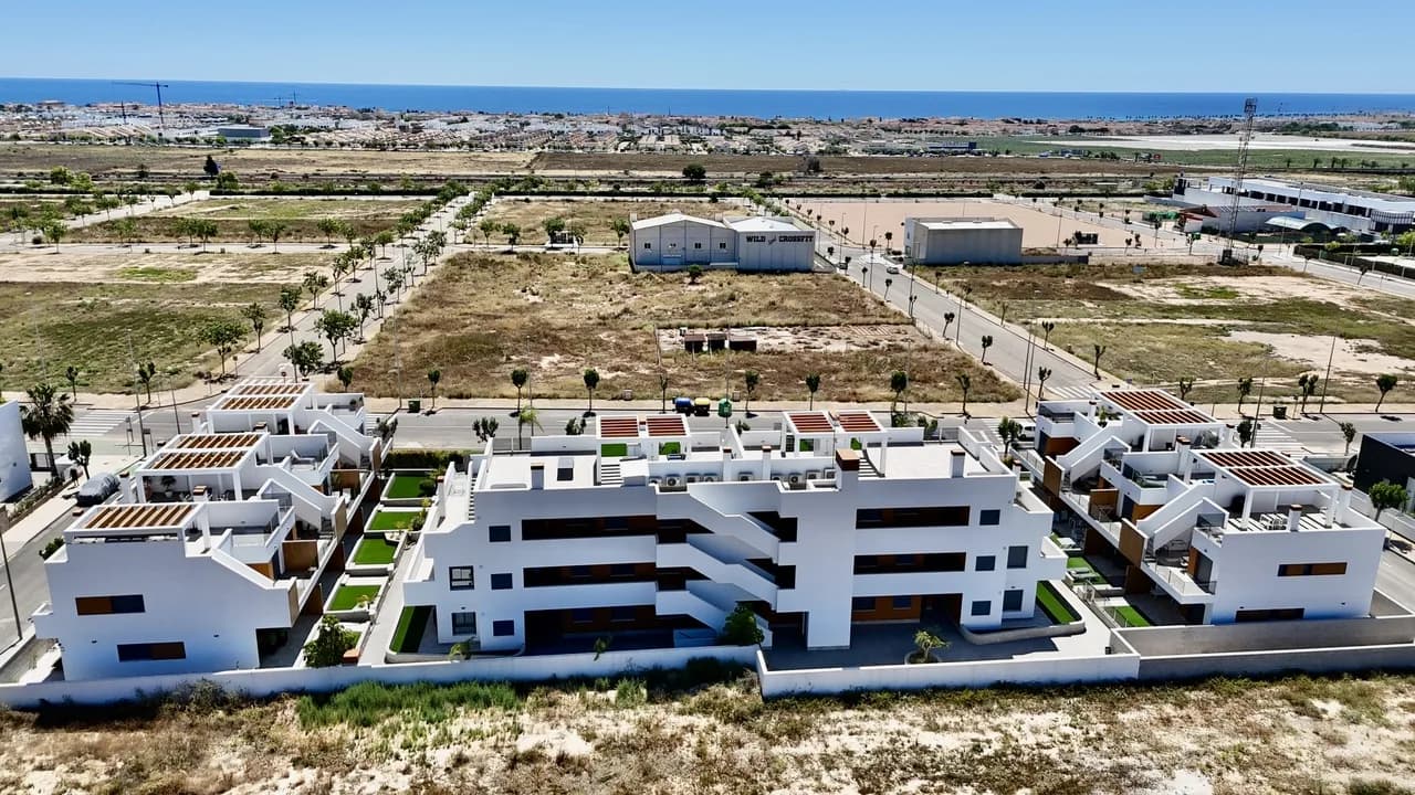 Apartment de 2 chambres à vendre à Pilar de la Horadada, Alicante - Image 2