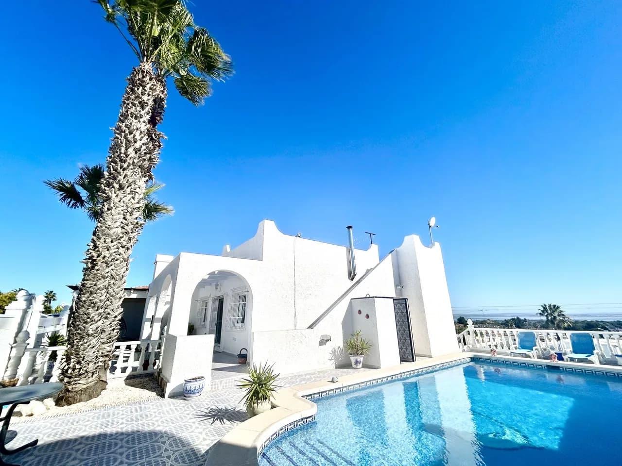 Villa de 2 dormitorios en venta en Villamartin, Alicante