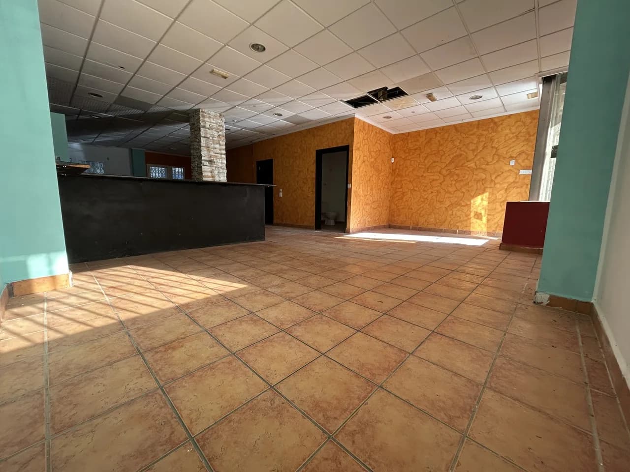 Commercial te koop in Villamartin, Alicante - Image 5